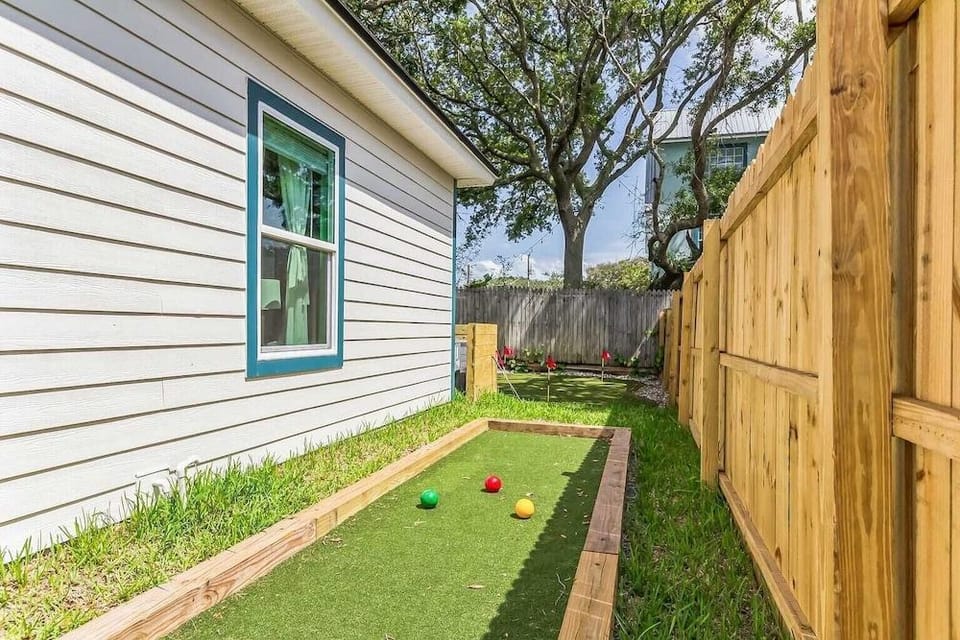 Beach Retreat w/ Putting Green, Hot Tub, 2 Free Bikes Golden Hour by Avantstay Hotel in Vilano Beach