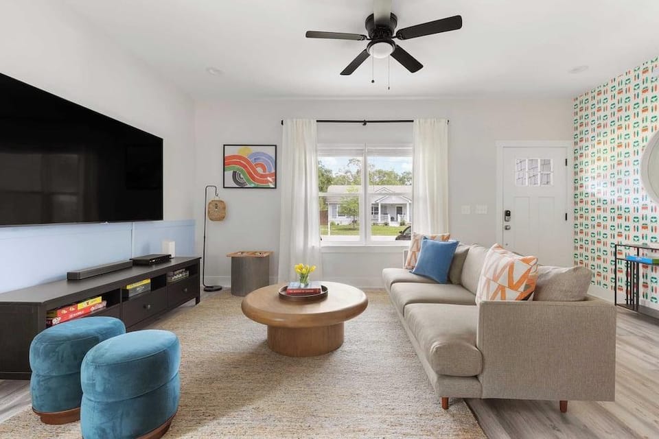 Playfully Designed Home + Hot Tub, Fire Pit & Game Room Blue Hour by Avantstay Hotel in Vilano Beach