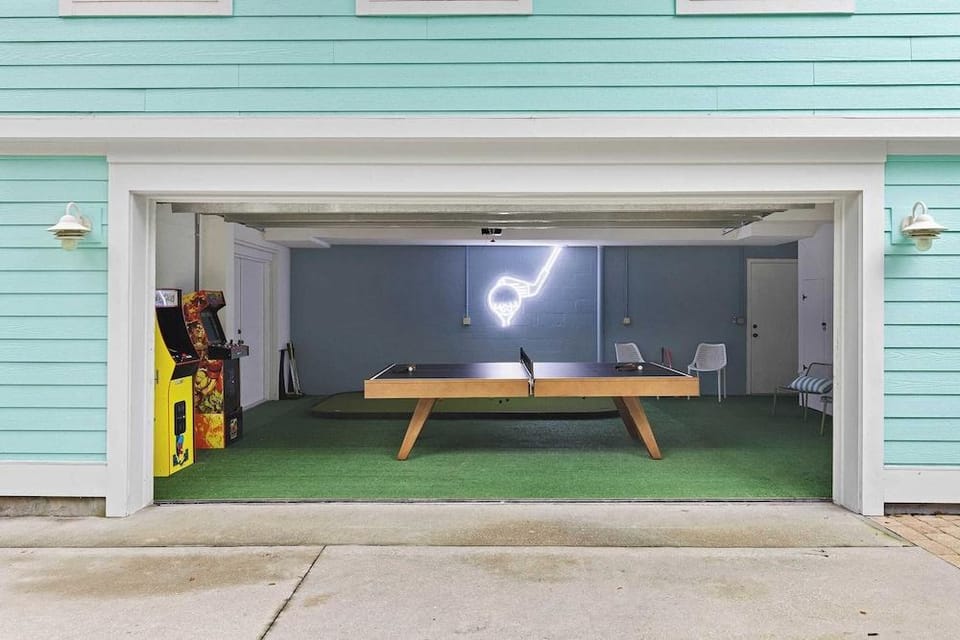 Beach Bungalow 1blck to Beach w/ Hot Tub & Game Room Haven Grove by Avantstay Hotel in Vilano Beach