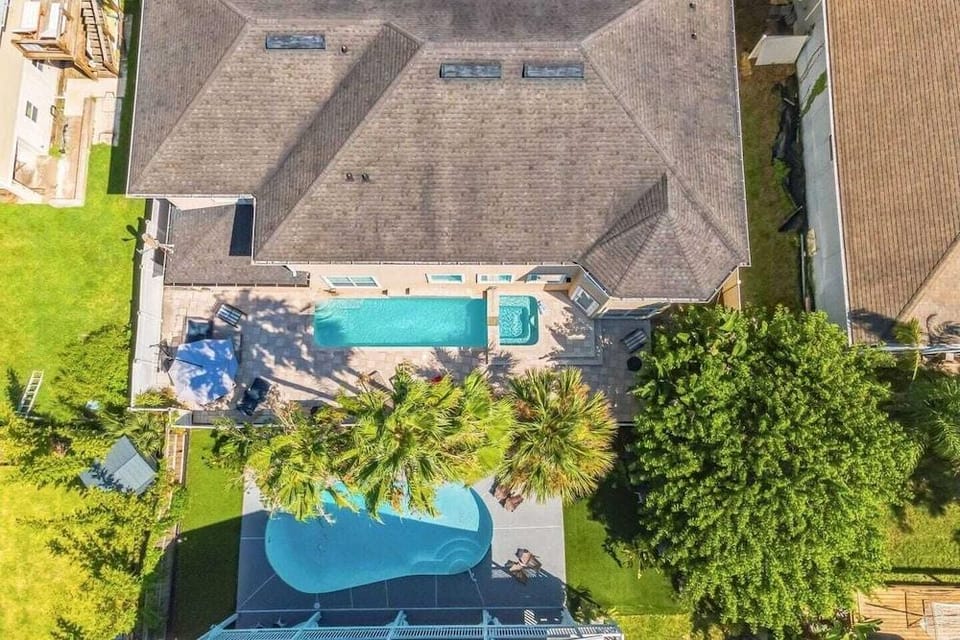 Sleeps 18! Pool, Hottub, Game Room, Blocks to Beach Vilano Villa by Avantstay Hotel in Vilano Beach