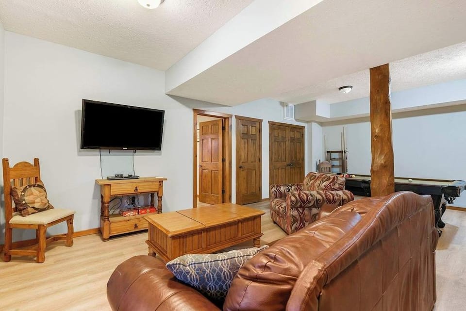Kempers Cabin in the Ozarks - Onsite Amenities Hotel in Indian Point