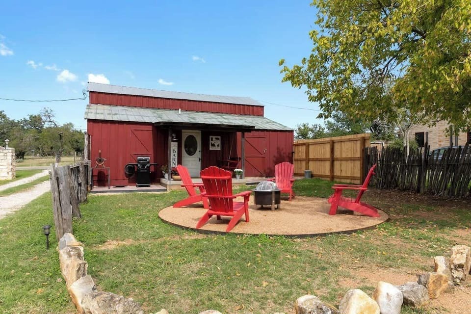 Rocking Ox Gasthaus and Barn Cabin Hotel in Rio Grande