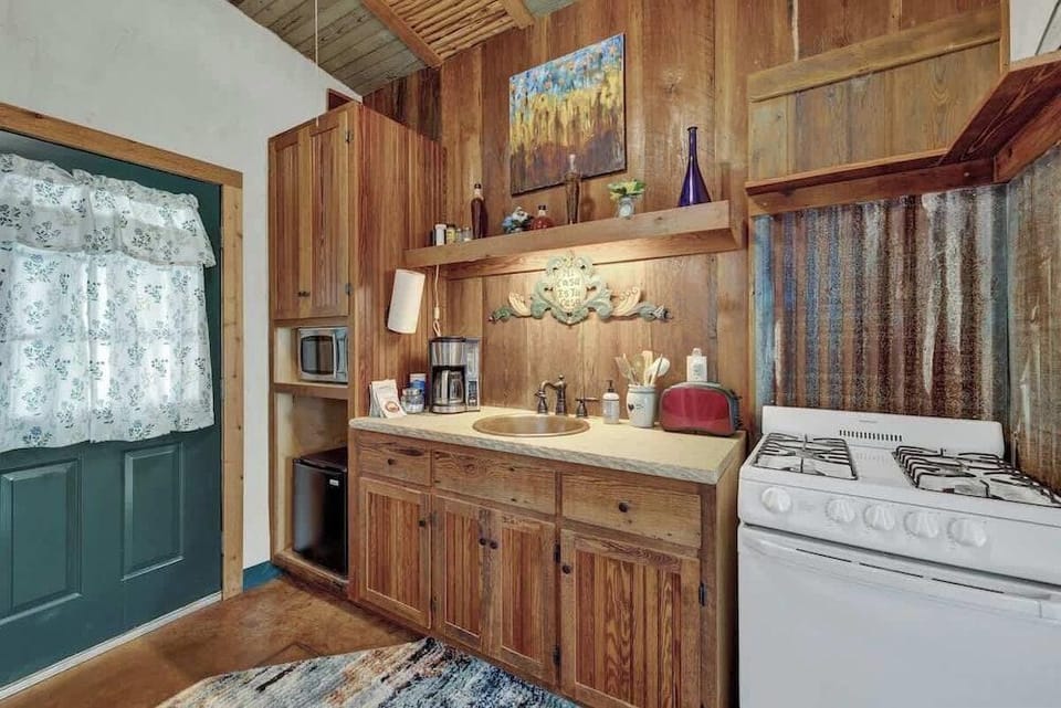 Sonora Casita Hot-tub + Nandina Cottage Hot-tub Hotel in Fredericksburg
