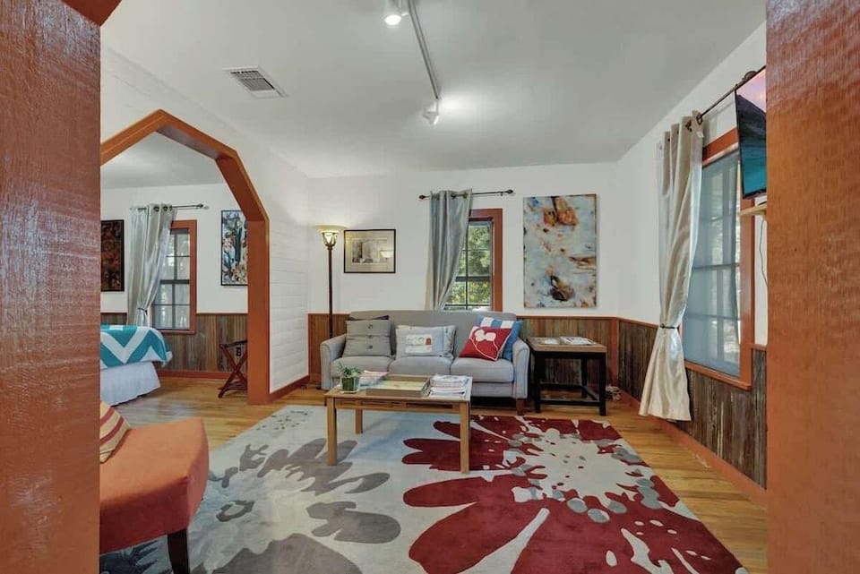 Nandina Cottage Hot-tub Four Minutes to Marktplatz! Hotel in Fredericksburg