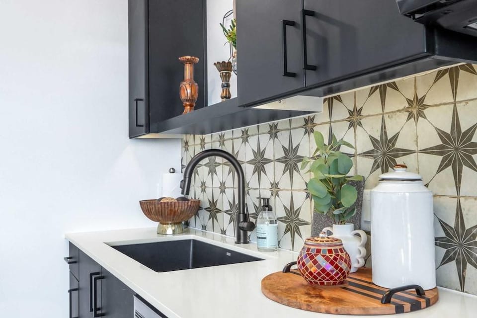 Modern Hill Country Condo for 4 w/ Resort Perks! Hotel in New Braunfels
