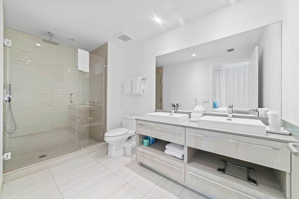 2BR Ocean Penthouse: Private Terrace & Hot Tub Hotel in Hollywood Beach