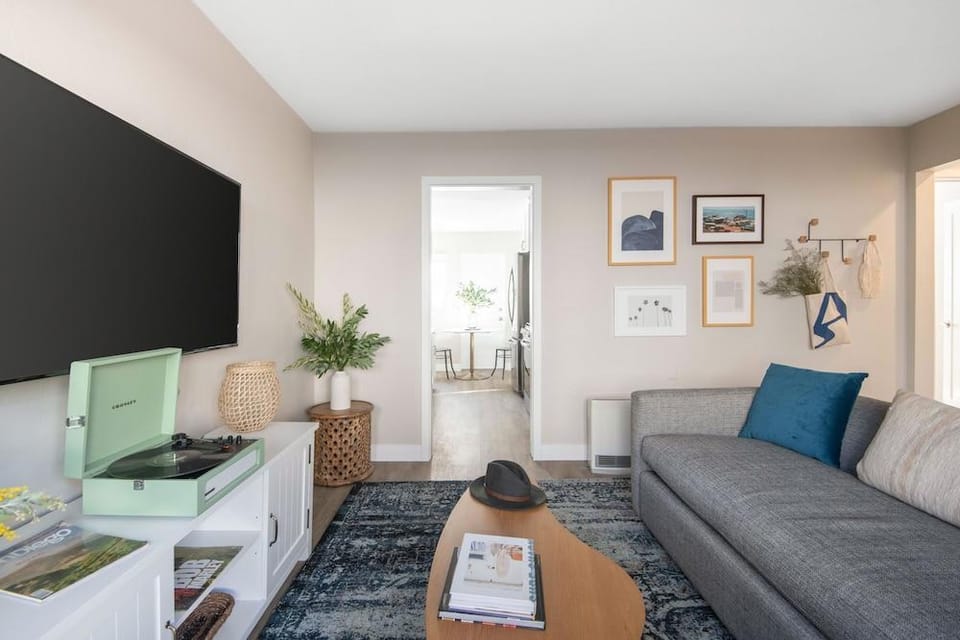 Seashore Suites by AvantStay – Modern Comfort Steps from La Jolla Cove Hotel in La Jolla