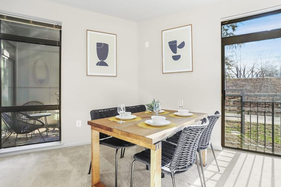 DC Charm in Crystal Apartments Hotel in Crystal City