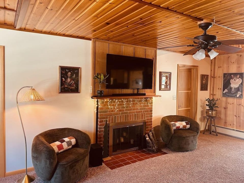 Little Loch 2 Bedroom Home by RedAwning Hotel in Newbury Township