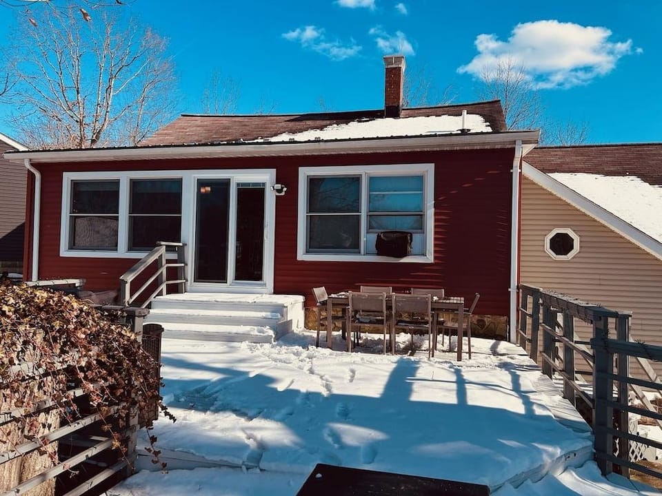 Little Loch 2 Bedroom Home by RedAwning Hotel in Newbury Township