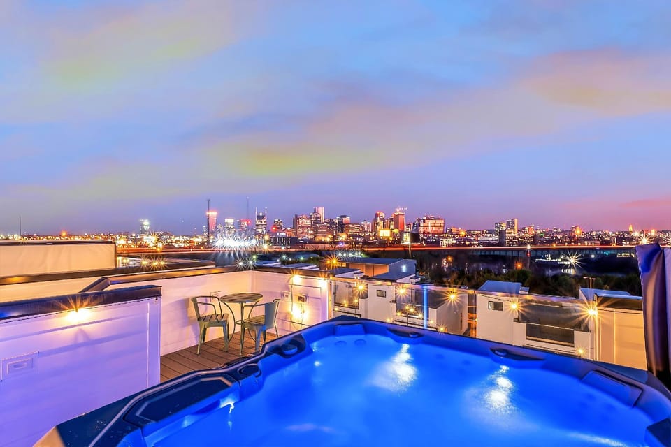 Taylor Swift Home Rooftop Hot Tub Movie Theater Hotel in East Nashville