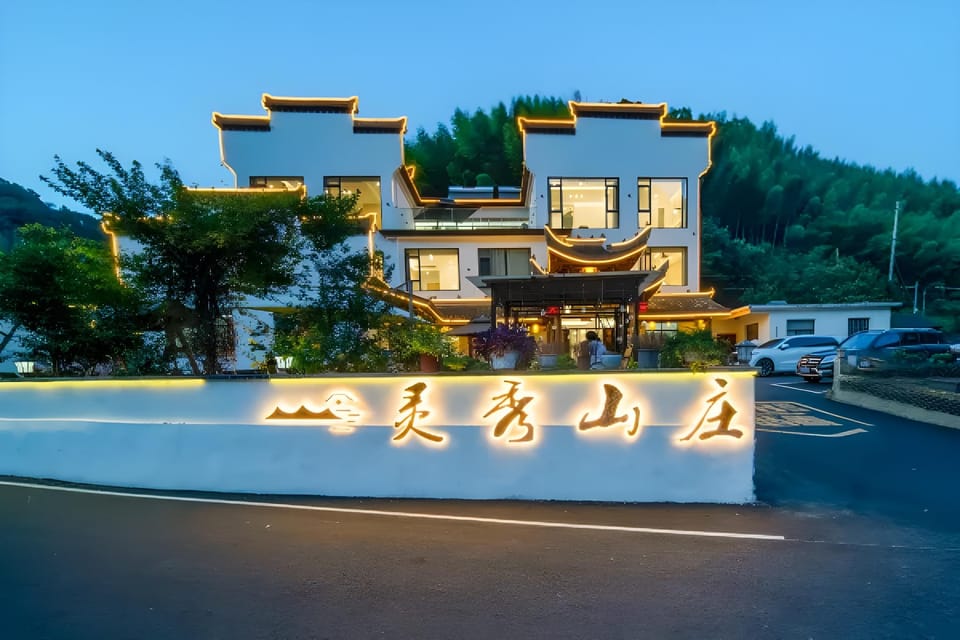 Lingxiu Villa Hotel in Hangzhou