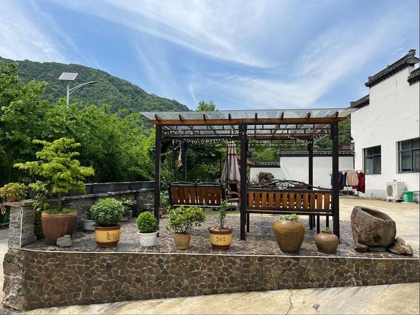 Lingxiu Villa Hotel in Hangzhou