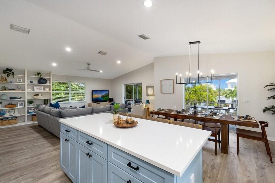 Bean Point Bliss 3 Bedroom Home by RedAwning Hotel in Anna Maria Island