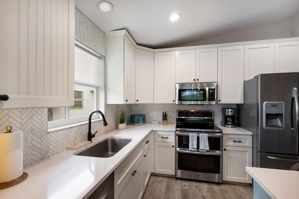 Bean Point Bliss 3 Bedroom Home by RedAwning Hotel in Anna Maria Island
