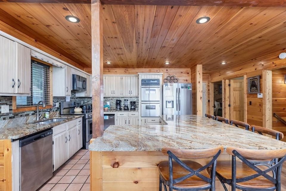 Smoky Mountain High 8 Bedroom Chalet by RedAwning Hotel in Gatlinburg