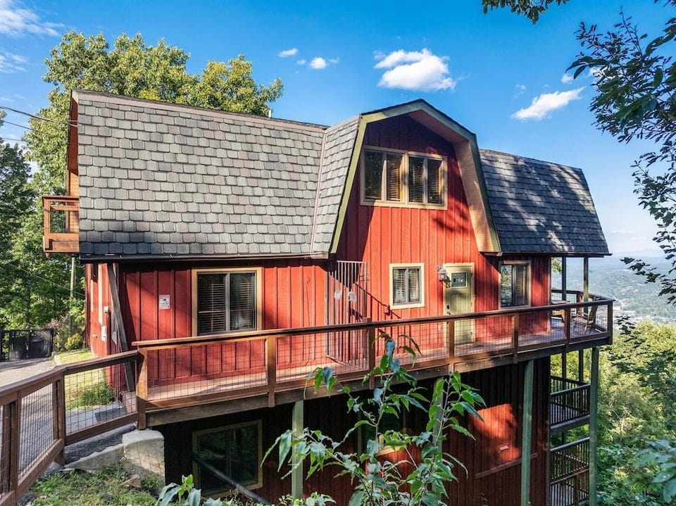 Smoky Mountain High 8 Bedroom Chalet by RedAwning Hotel in Gatlinburg