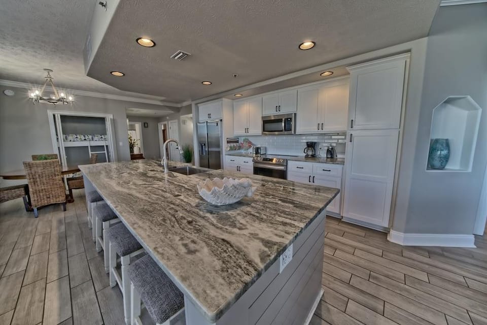 Modern Oceanfront Retreat, Spacious Balcony - 0207 3 Bedroom Condo by RedAwning Hotel in Upper Grand Lagoon