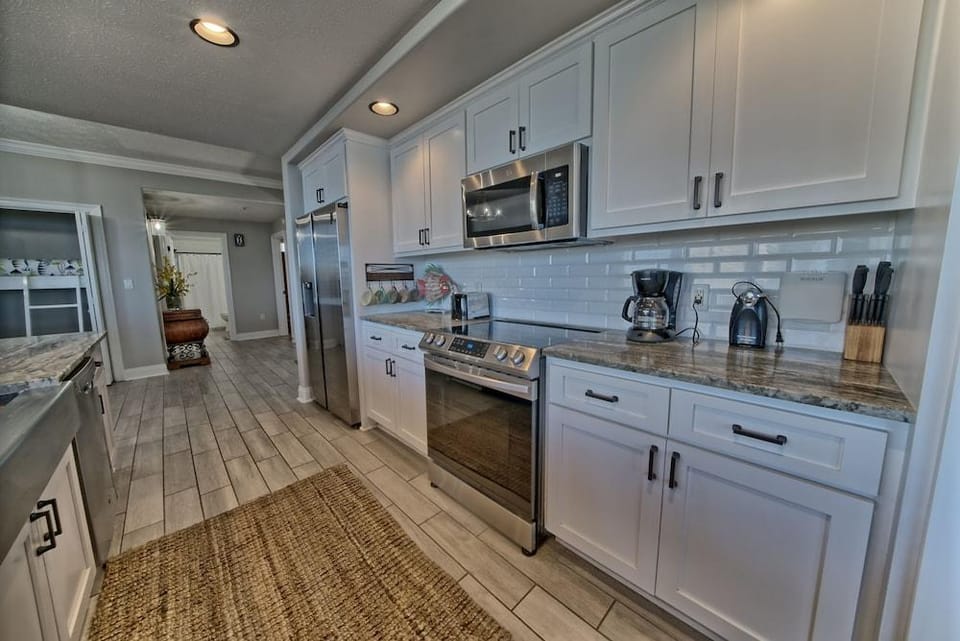 Modern Oceanfront Retreat, Spacious Balcony - 0207 3 Bedroom Condo by RedAwning Hotel in Upper Grand Lagoon