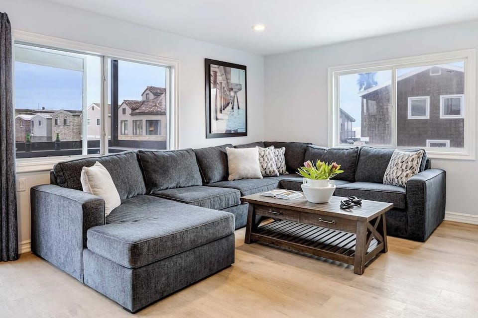 Shelly by Avantstay Steps to the Beach Deck w/ Ocean Views 5bdr Hotel in Balboa Peninsula