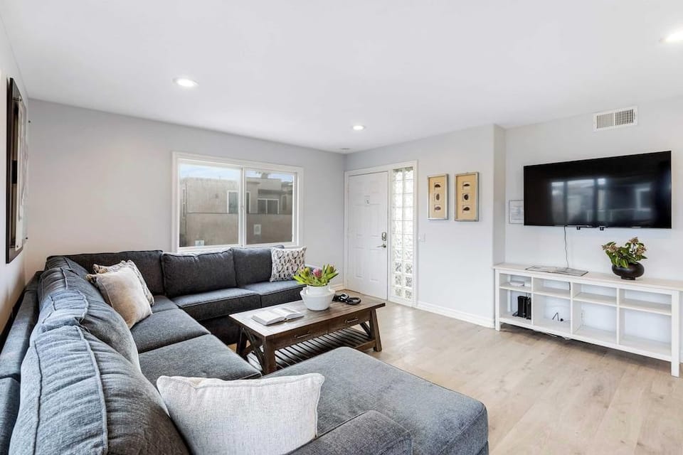 Shelly by Avantstay Steps to the Beach Deck w/ Ocean Views 5bdr Hotel in Balboa Peninsula
