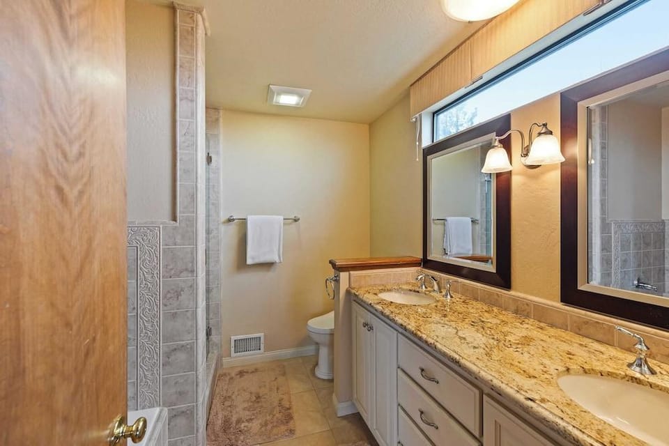 Starry Heights by Avantstay 6bdr, Stunning Views Hotel in Lake Arrowhead