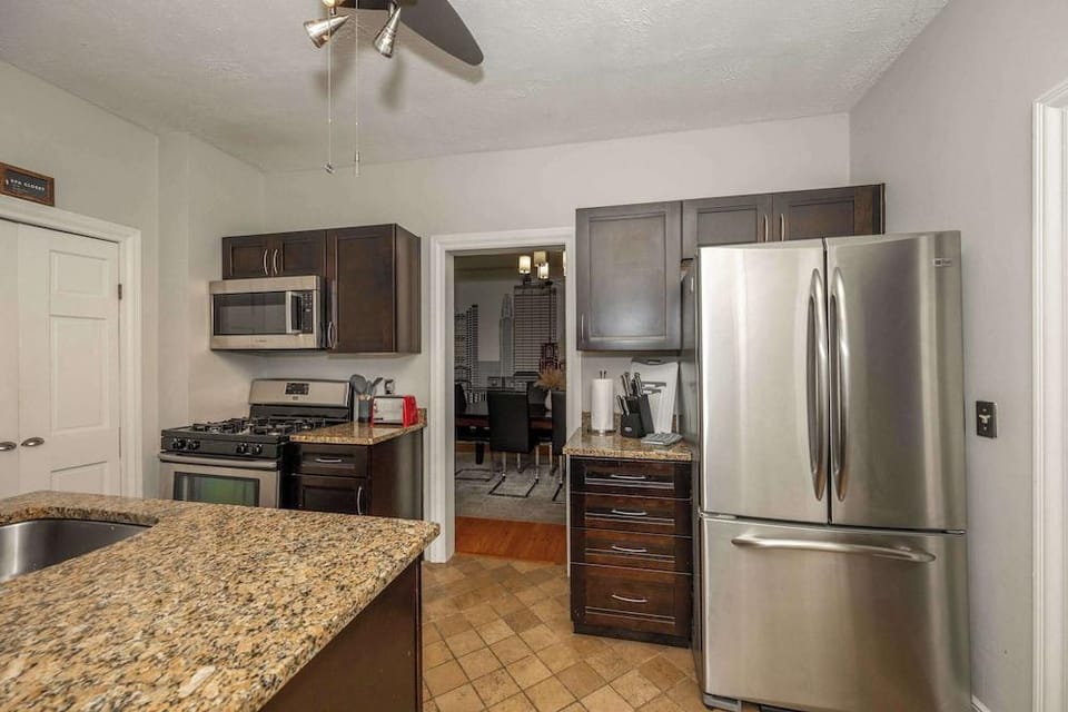 La Dolce Vita Retreat w Hot Tub Hotel in Short North