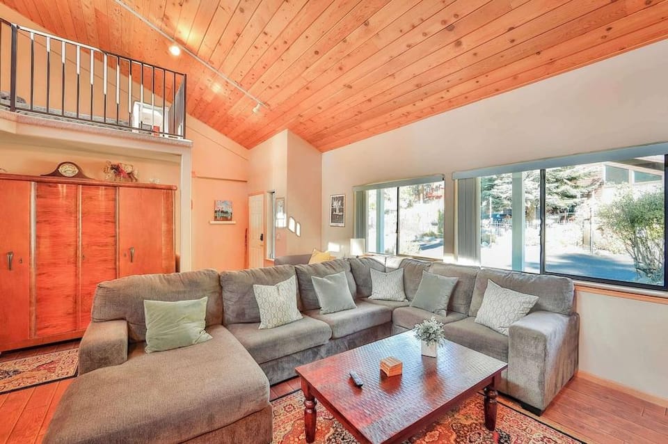 Tahoe Family Getaway Hotel in Zephyr Cove
