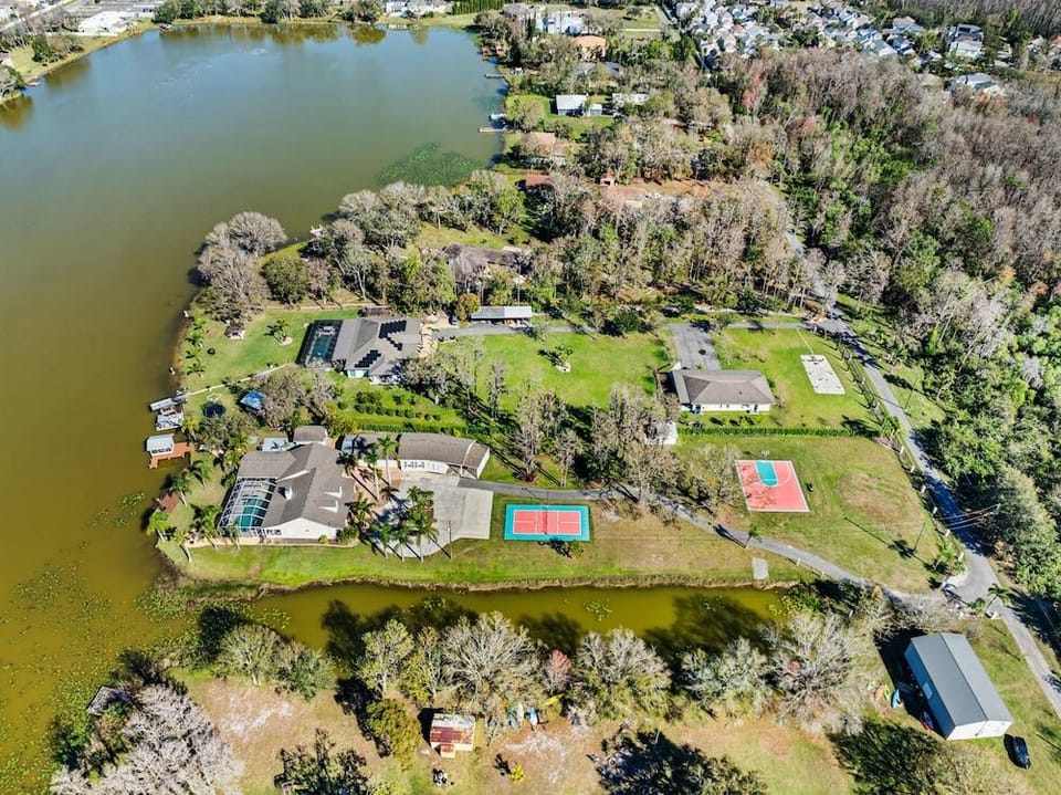 Luxe Waterfront Hideaway w Pool & Pirate Ship Dock Hotel in Westchase