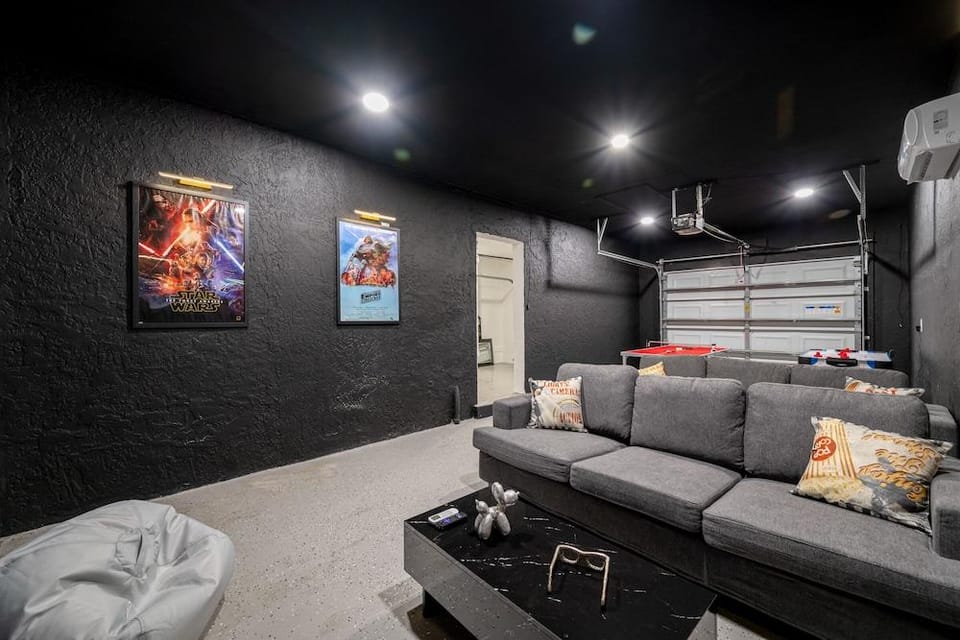 The Perfect Family Retreat w Pool and Games Hotel in Westchase