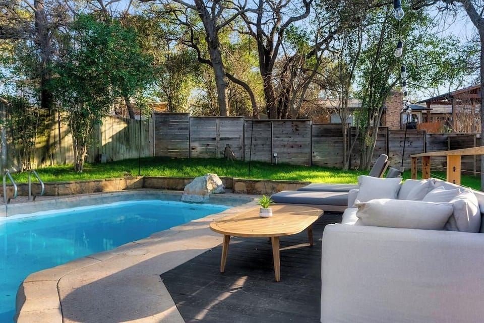 Luxury Zilker Home Pool Hot Tub Kitchen Hotel in Austin
