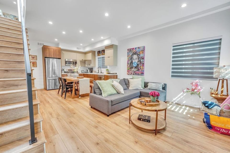 Luxe Townhome | Newly-Built Hotel in Sherman Oaks