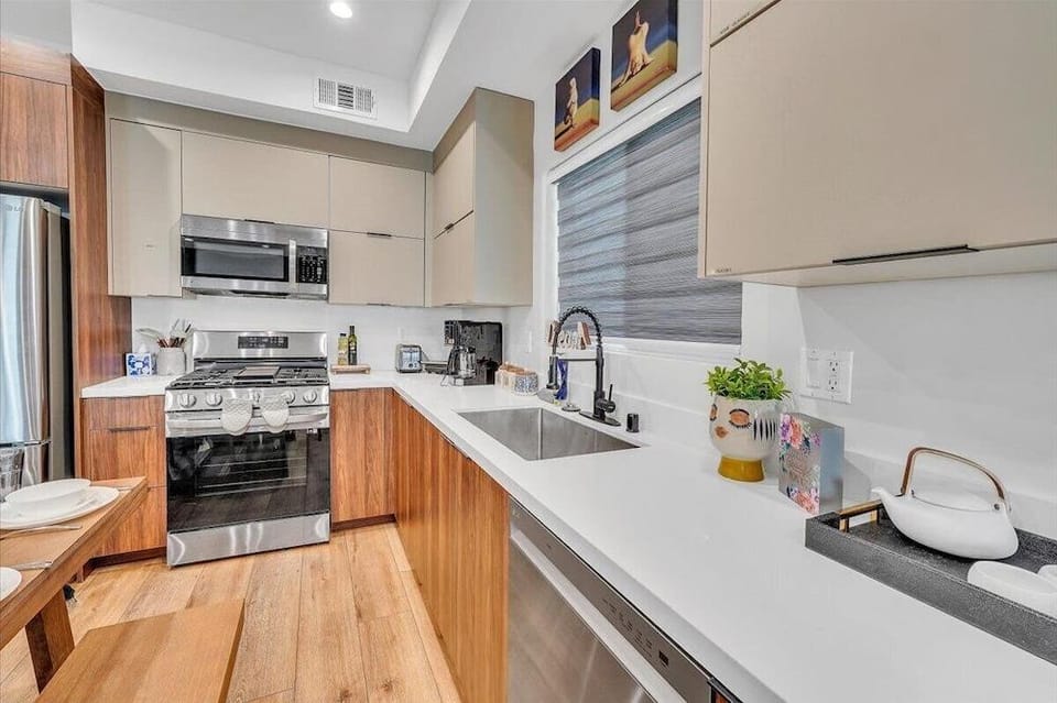 Luxe Townhome | Newly-Built Hotel in Sherman Oaks