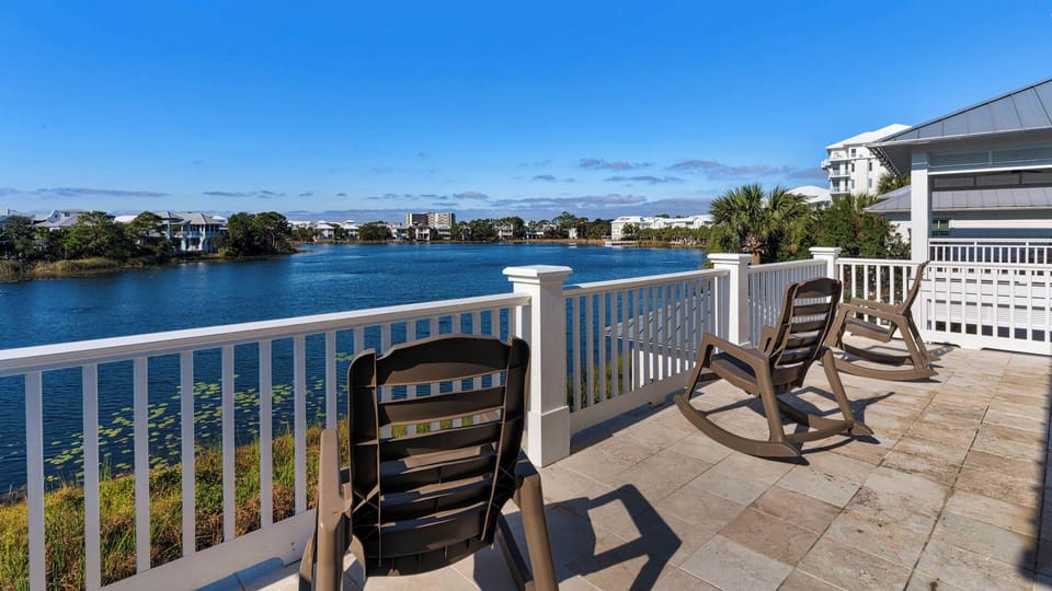 Lakefront Haven in Carillon Beach Hotel in Carillon Beach