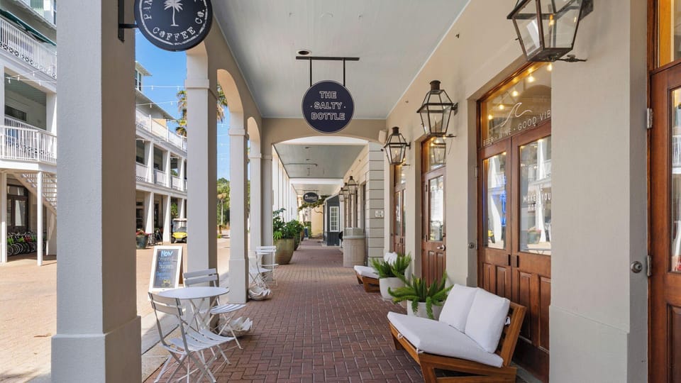 Lakefront Haven in Carillon Beach Hotel in Carillon Beach
