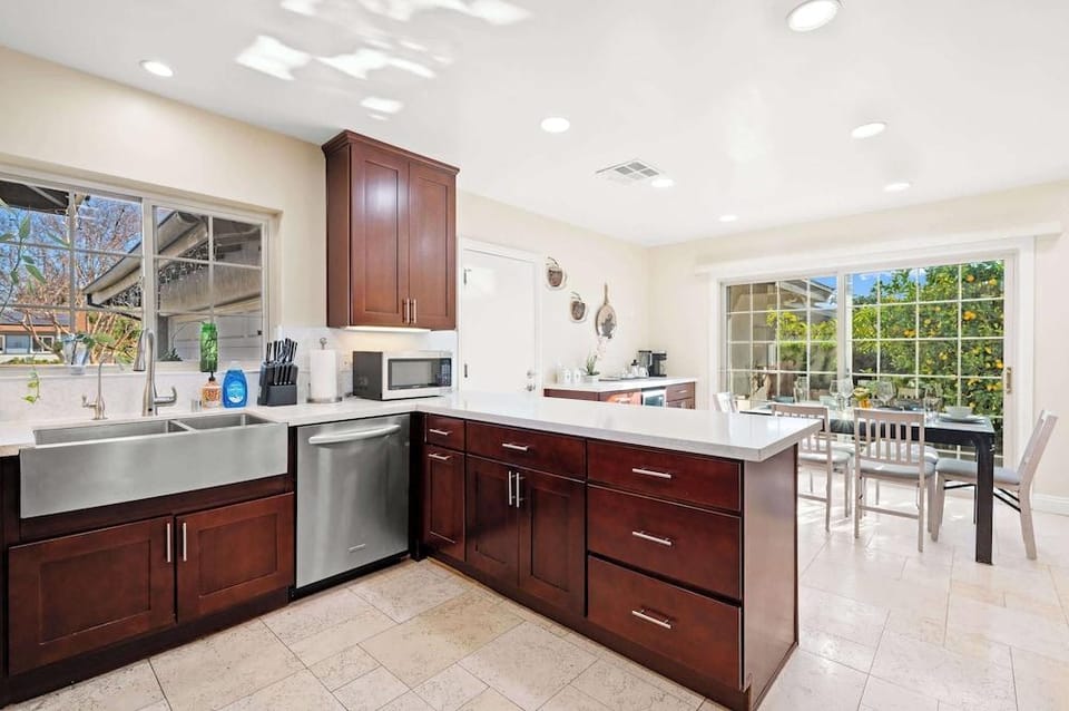 Luxury Estate With Sparkling Pool & Elegant Amenities Hotel in Glendora