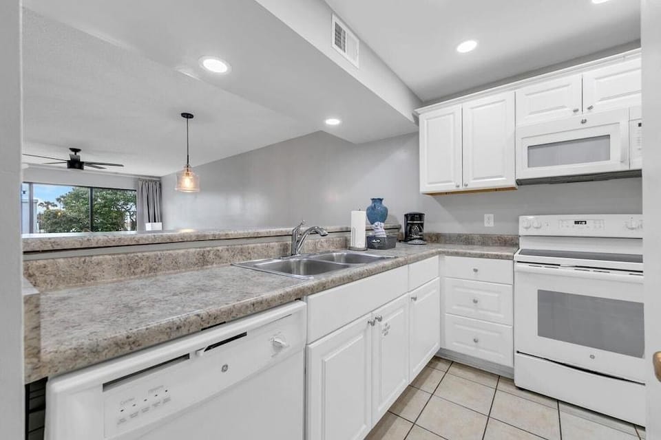 Edgewater Golf Villa 3204 Hotel in Edgewater Gulf Beach