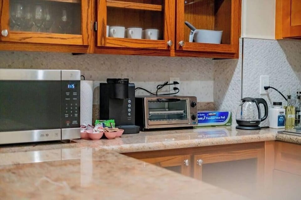 Monterey Park Retreat: Spectacular Views & Comfort Hotel in Monterey Park