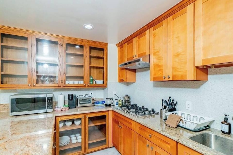 Monterey Park Retreat: Spectacular Views & Comfort Hotel in Monterey Park