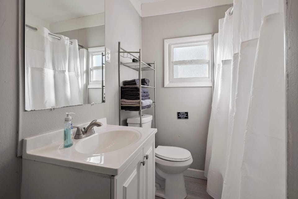 The Cozy Bellows Retreat for 4 Hotel in Franklinton
