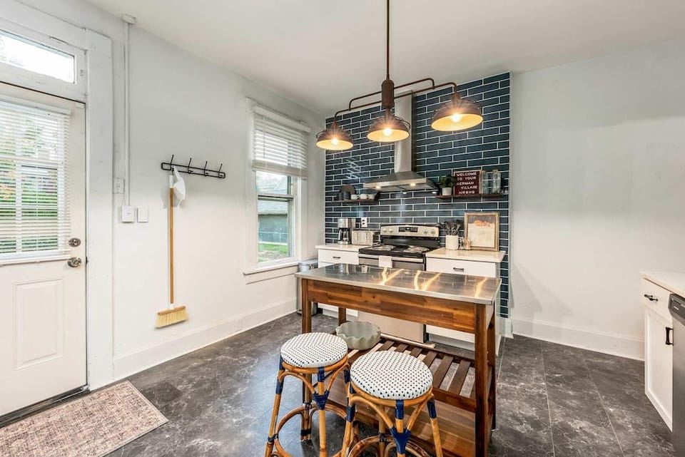 German Charm Suites Sleeps 8! Hotel in German Village
