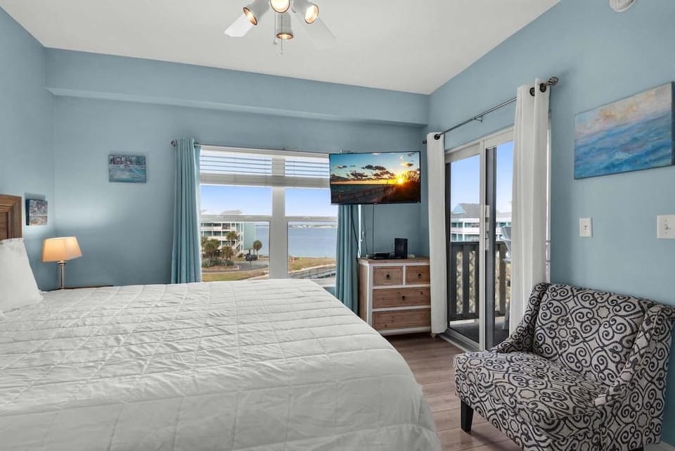 Baywatch G7 Hotel in Pensacola Beach