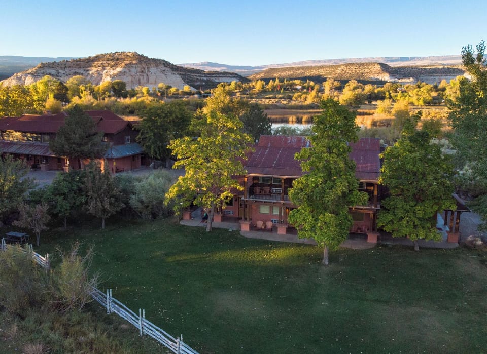 Boulder Mountain Lodge Hotel in Capitol Reef