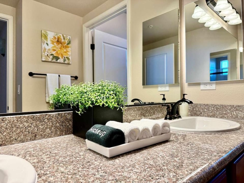 New Stylish 1BR Apt With Heated Pool Gym Yoga Studio Hotel in Reno