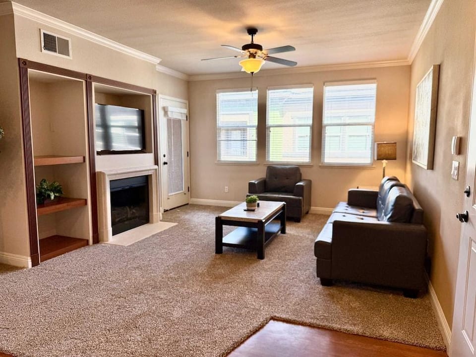 New Stylish 1BR Apt With Heated Pool Gym Yoga Studio Hotel in Reno