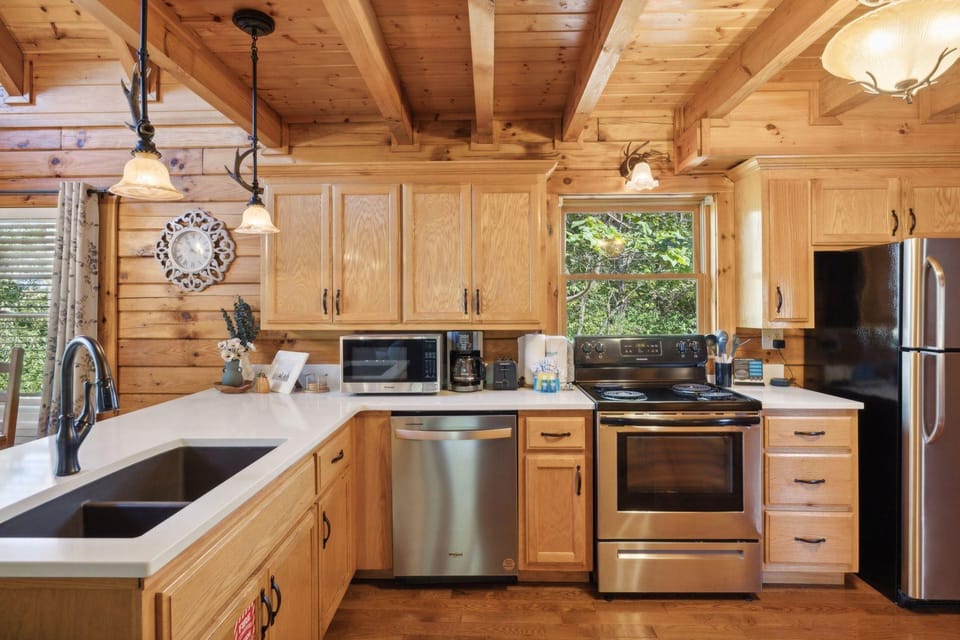 The Cowboy Way Cabin 4 Bedroom Cabin by RedAwning Hotel in Pigeon Forge