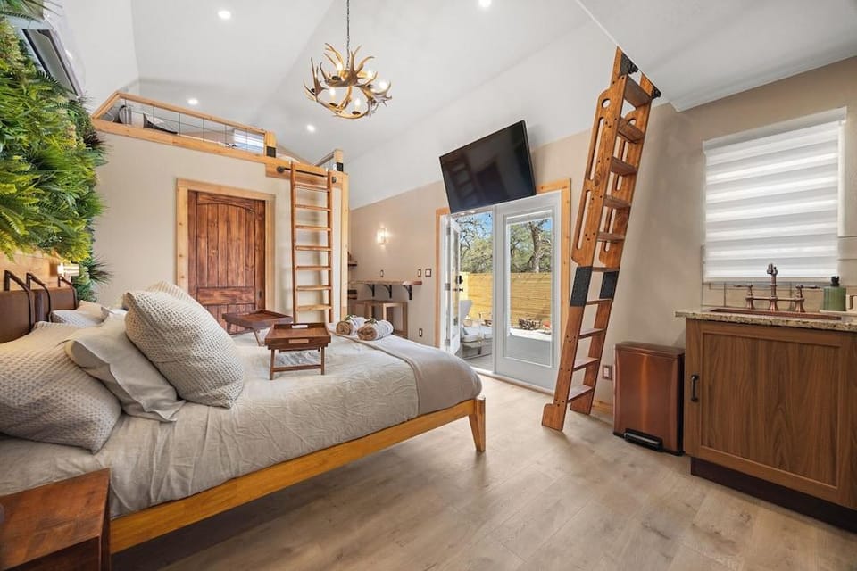 Secluded Luxury Couples cabin Sauna Pool Hotel in Rio Grande