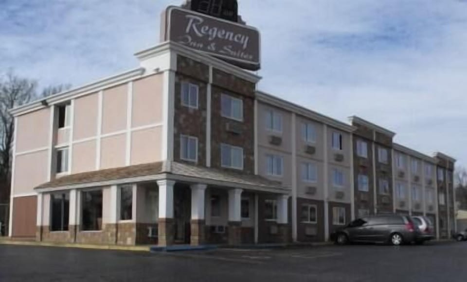 Regency Inn And Suites Nashville Hotel in East Nashville