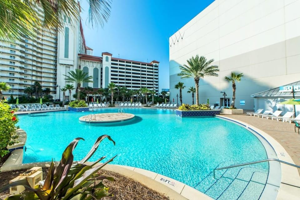 Laketown Wharf 905 Hotel in Long Beach