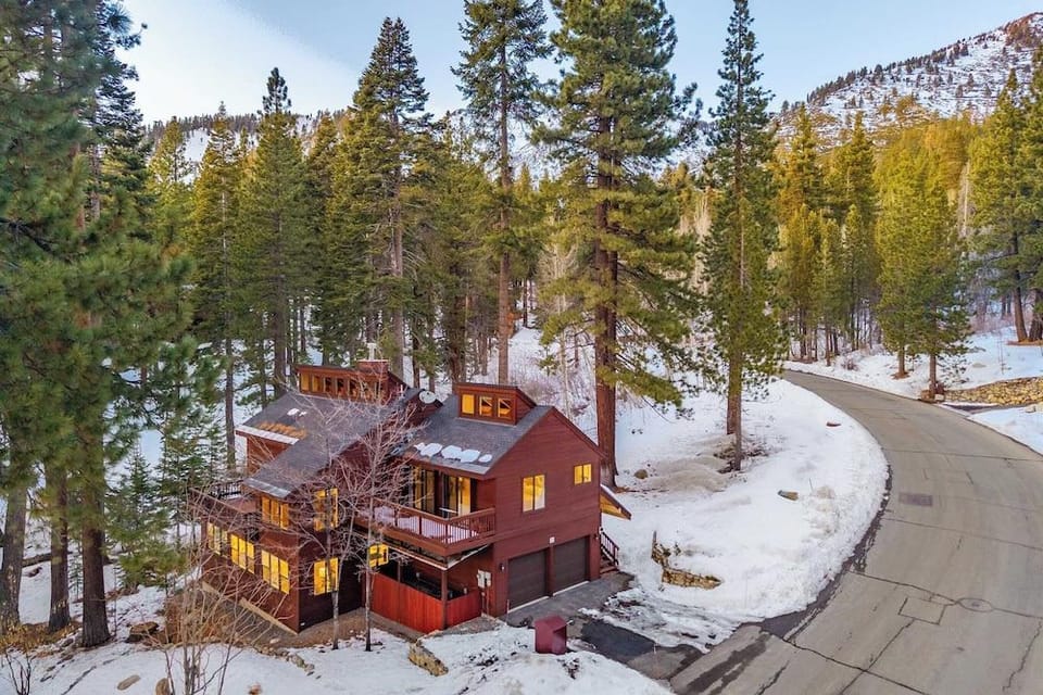 Views + Mins to Skiing, Lake, & Incline Village Incline Serenity by Avantstay Hotel in Incline Village